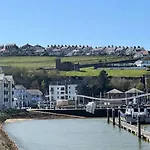 شقة Bright 1 Bed Harbour-side With Balcony