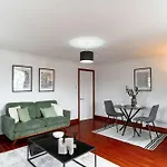 شقة Bright 1 Bed Harbour-side With Balcony وايتهيفين