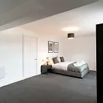 شقة Bright 1 Bed Harbour-side With Balcony وايتهيفين