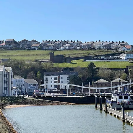 Bright 1 Bed Harbour-side With Balcony Whitehaven