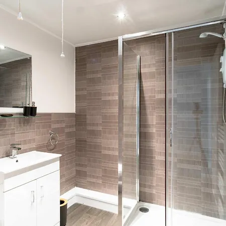 Bright 1 Bed Harbour-side With Balcony Appartamento