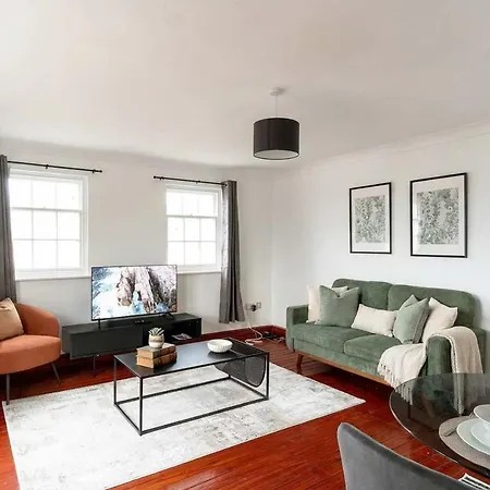 Bright 1 Bed Harbour-side With Balcony *