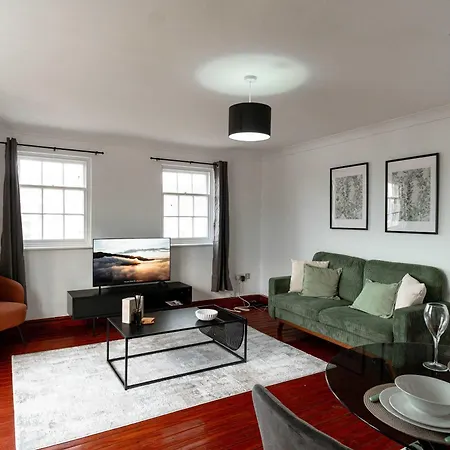 Bright 1 Bed Harbour-side With Balcony