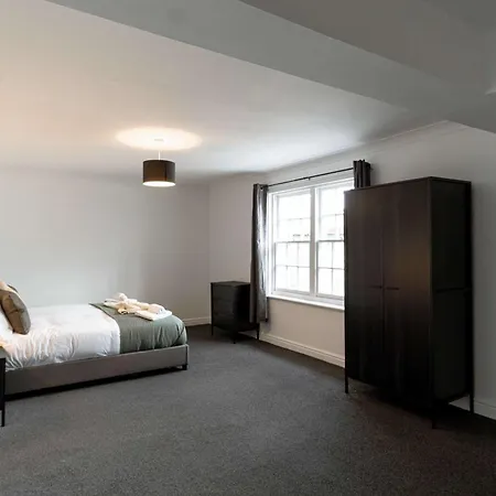 Bright 1 Bed Harbour-side With Balcony Lejlighed *