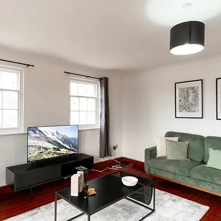 Bright 1 Bed Harbour-side With Balcony Lejlighed
